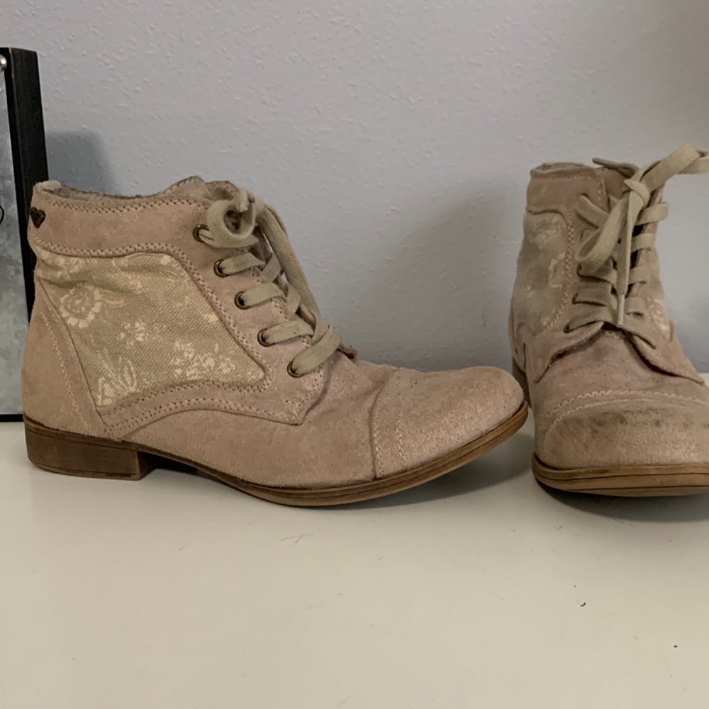 Roxy boots